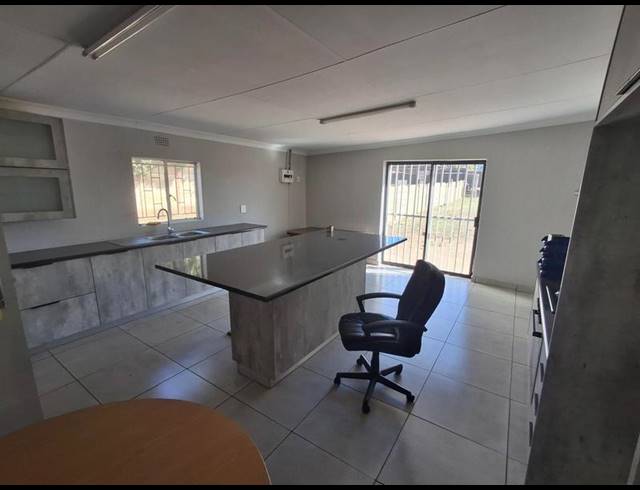 BUSINESS PROPERTY TO RENT IN POMONA